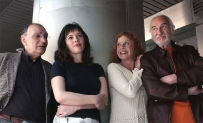 Los actores Hector Alterio, Pilar Bayona, Rosa Manteiga, Paco Casares durante la presentacion de la obra teatral basada en la novela homónima del escritor Ernesto Sábato.