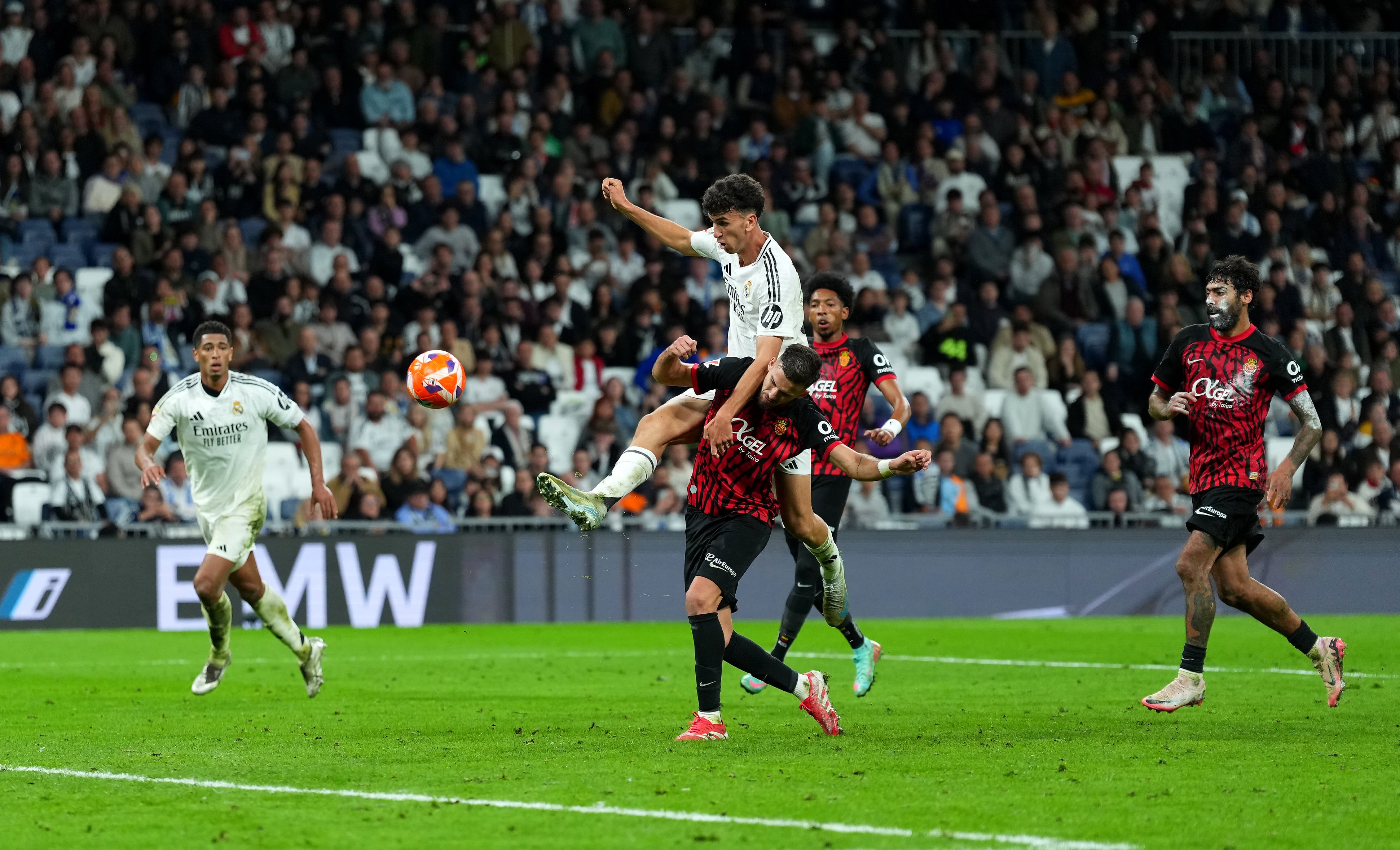 La remontada de Vallejo y Jacobo para el Madrid alarga la Liga
