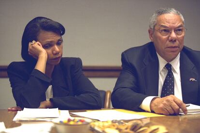 La consejera de seguridad nacional, Condoleezza Rice, y el secretario de Estado, Colin Powell, en la centro de emergecias presidencial el 11 de septiembre de 2001 tras el atentado a las Torres gemelas.