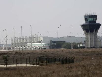 Aena se hace con la gestión del aeropuerto fantasma de Murcia, lo dotará de actividad y pagará un canon por pasajero al Gobierno autónomo