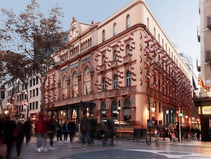 Fotomuntatge del Liceu amb la intervenció artística de Frederic Amat.