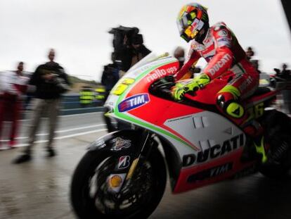 Valentino Rossi, durante los entrenamientos en el circuito de Jerez.