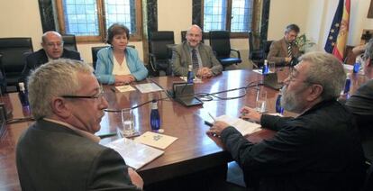 Los secretarios generales de CC OO, Ignacio Fern&aacute;ndez Toxo, y de UGT, C&aacute;ndido M&eacute;ndez.