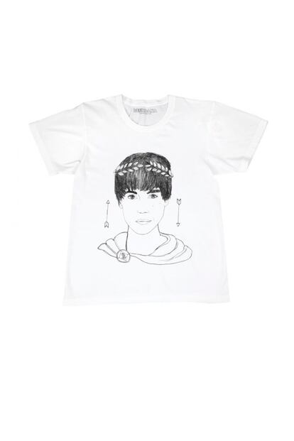 A los hipsters les da urticaria la música de Justin Bieber pero les parece lo más dibujarlo en forma de camiseta. De Deer Dana. Precio: 70 euros