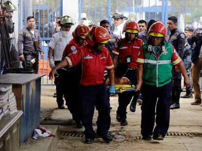 Un herido tras el motín en la prisión de Pavón.