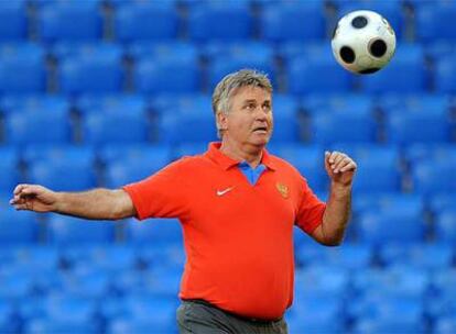 Hiddink, durante un entrenamiento de la selección rusa.