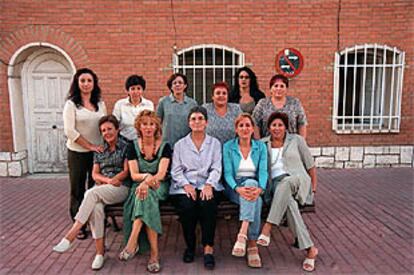 Once de las trece mujeres de la lista de IU de Velilla de San Antonio en las próximas elecciones. PLANO GENERAL - FOTO DE GRUPO