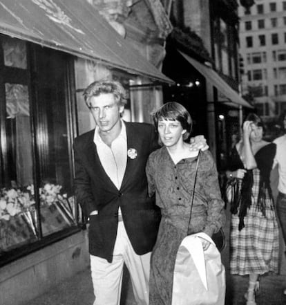 Harrison Ford y Mary Marquardt, la primera mujer del actor, en Nueva York en 1997. Se conocieron durante sus años universitarios. La pareja se casó en 1964 y se divorció en 1979, y fueron padres de Bejamin y Willard. 