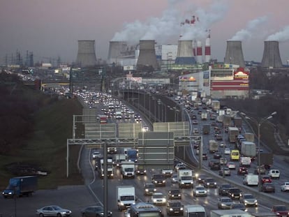 Termoelétrica ao lado de uma estrada em Moscou na semana passada