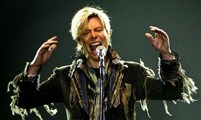 David Bowie, durante seu concerto em Praga.