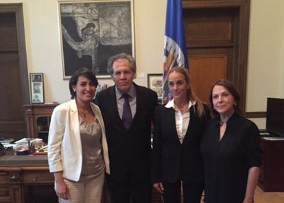 El secretario general de la OEA, Luis Almagro, con Tintori y Ceballos