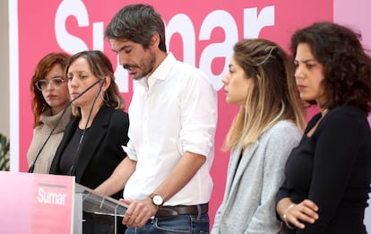 El portavoz de Sumar, Ernest Urtasun; la secretaria de Organización de Sumar, Lara Hernández; la secretaria de Comunicación de Sumar, Elizabeth Duval; y la secretaria de Feminismos de Sumar, Amanda Andrades; este sábado en rueda de prensa en Madrid.