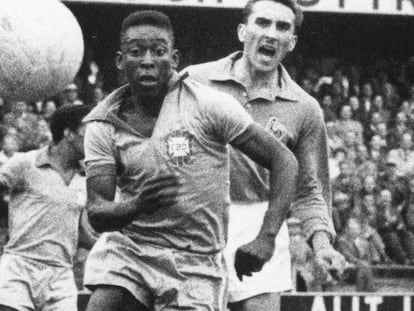 FILED - 24 June 1958, Sweden, Stockholm: Brazil's Pele in action during the 1958 World Cup semi final soccer match between Brazil and France at Rasunda Stadium. Brazilian soccer legend Pele has died at the age of 82. Photo: picture alliance / dpa
(Foto de ARCHIVO)
24/06/1958 ONLY FOR USE IN SPAIN
