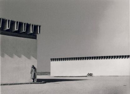 Bodegas Garvey, en Jerez de la Frontera (Cádiz), 1969, de Miguel Fisac, de un fotógrafo anónimo.