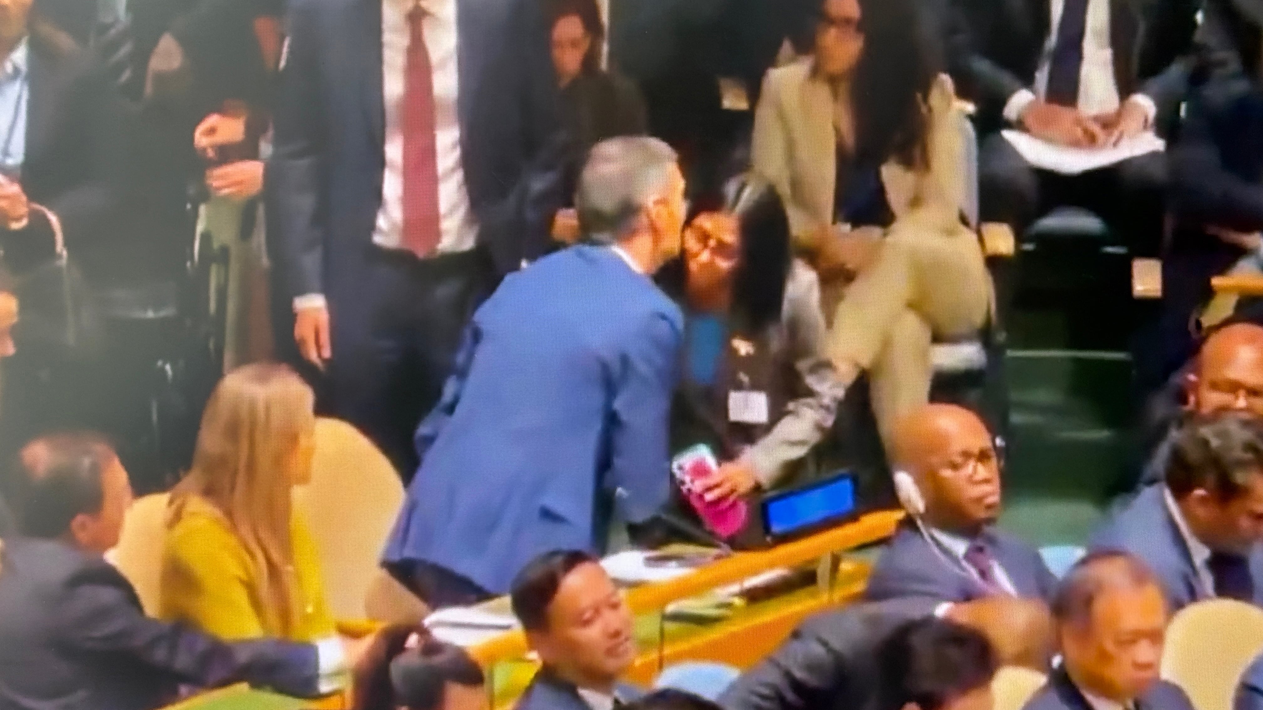 Delcy Rodríguez se acerca a Sánchez en la ONU y ambos acuerdan mantener el contacto sobre el futuro de Venezuela