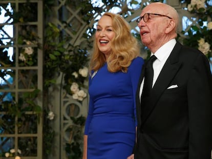 Rupert Murdoch y su esposa, Jerry Hall, en la cena celebrada en la Casa Blanca en honor de Emmanuel Macron, presidente franc&eacute;s, el 24 de abril.