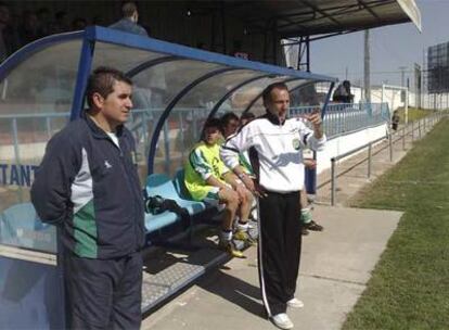 Gabino Rodríguez en el banquillo del CD Quintanar del Rey.