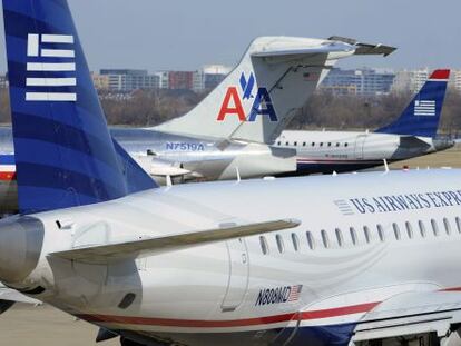 Aviones de US Airways y American Airlines en el aeropuerto de Arlington (EE UU)