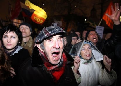 Manifestantes rusos contra Putin en Mosc&uacute;.