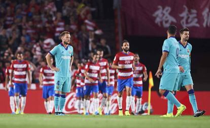 Rakitic, Suárez y Piqué, contra el Granada.