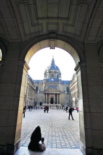 Un rincón de la universidad de la Sorbona, en París.
