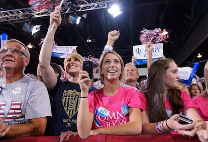 Simpatizantes de Mitt Romney durante un mitin en Toledo (Ohio).