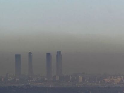 Nube de contaminación sobre Madrid en 2012.