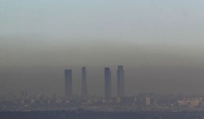 Nube de contaminación sobre Madrid en 2012.
