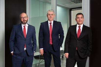 De izquierda a derecha, José María Rubio, nuevo socio de Fiscal, Arturo López, socio director de Grant Thornton en Murcia y Fernando Olmos, nuevo socio de Legal/Mercantil.