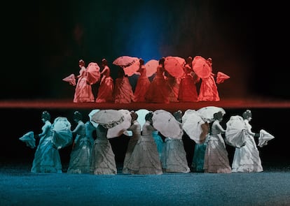 Mujeres vestidas, otra de las obras del proyecto The Loco Motion, de Pichler.