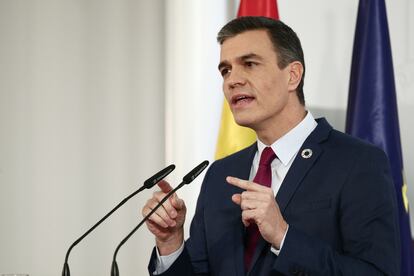 El presidente del Gobierno, Pedro Sánchez durante la rueda de prensa para presentar el primer informe de rendición de cuentas del Gobierno, este martes en Madrid (España).