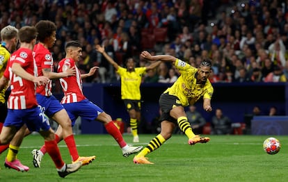 Sebastien Haller marca el único gol del Dortmund.