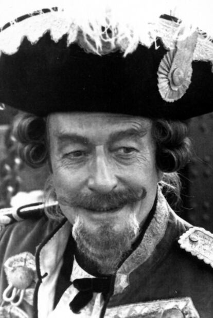 John Neville, caracterizado como Munchausen.