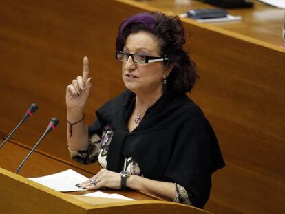 Marisol Llinares, del PP, en la tribuna del hemiciclo.