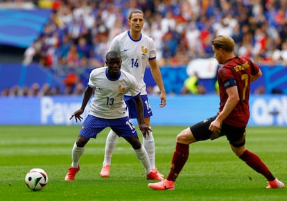 Kanté, ante De Bruyne el pasado lunes en el partido de Francia ante Bélgica.