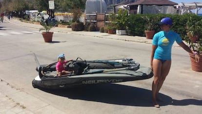 La regatista Marina Alabau, con su hija Marta, nacida en septiembre de 2013.