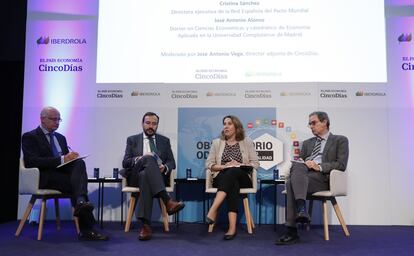 José Antonio Vega, director adjunto de CincoDías y moderador; Agustín Delgado, director de innovación y sostenibilidad de Iberdrola; Cristina Sánchez, directora ejecutiva de la Red Española de Pacto Mundial y José Antonio Alonso, catedrático de Economía Aplicada de la Univesidad Complutense de Madrid.