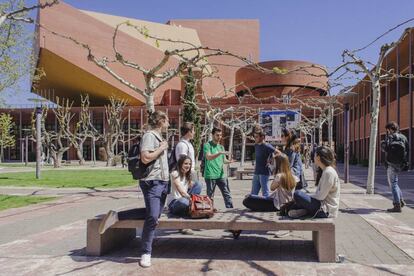 Estudiantes en uno de los campus de la Universidad Carlos III de Madrid.