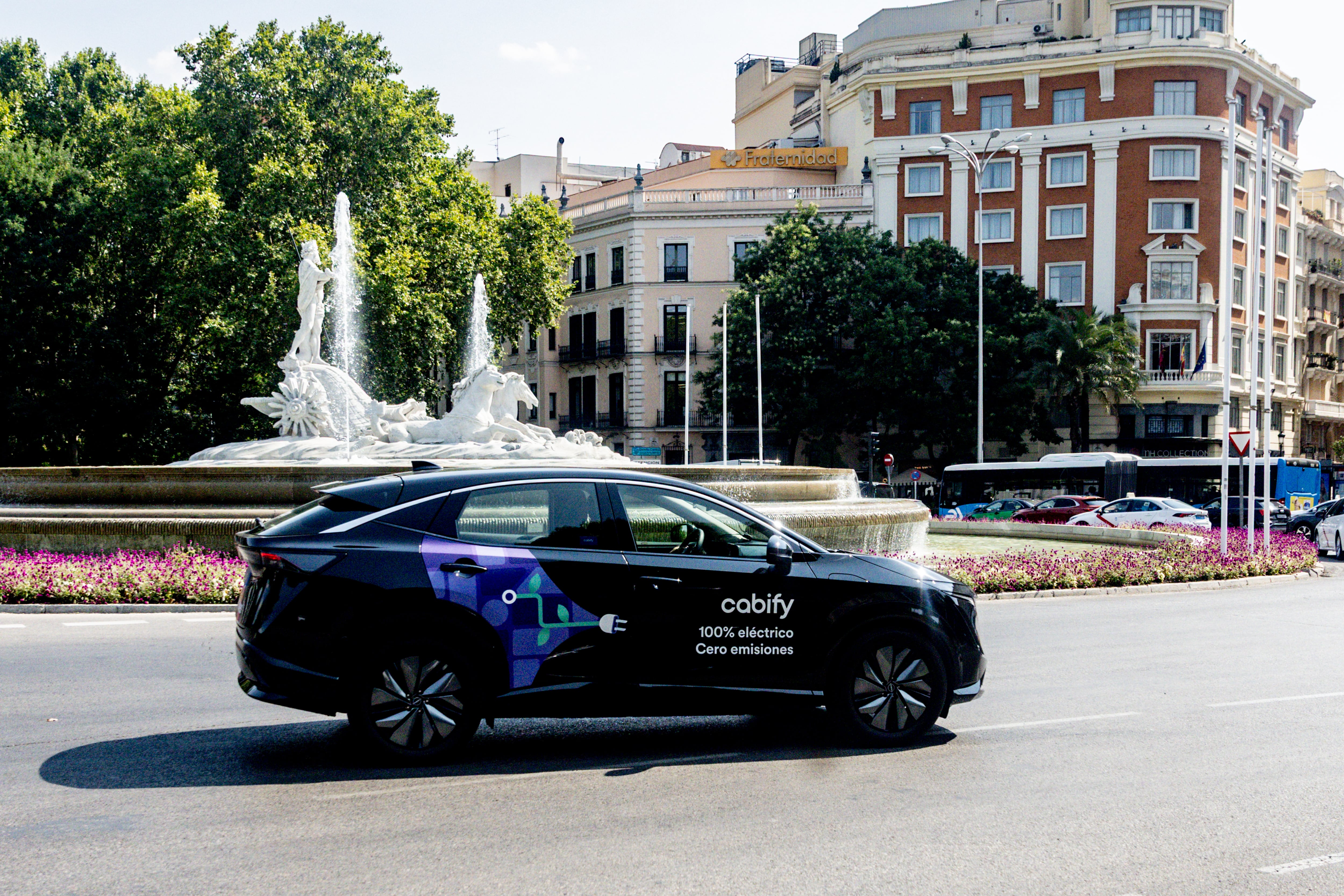 Un coche de Cabify circulando por Madrid.