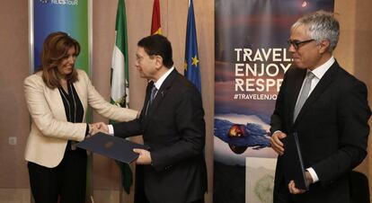 La presidenta de la Junta de Andaluc&iacute;a, Susana D&iacute;az, saluda al secretario general de la Organizaci&oacute;n Mundial de Turismo (OMT/UNWTO), Taleb Rifai.