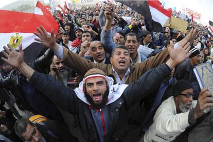 Concentración en la plaza Tahrir, en El Cairo, para celebrar el primer aniversario de la revolución que derrocó a Mubarak.