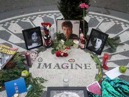 El mosaico de 'Imagine' en el neoyorquino Central Park, hoy 8 de diciembre, día en que se cumple el 40 aniversario del asesinato de John Lennon.