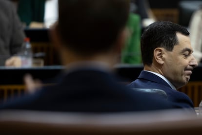 El presidente de la Junta de Andaluca, Juanma Moreno Bonilla, durante la sesin de control en el Parlamento de Andaluca