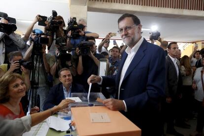 Elecciones generales. Colegio electoral. Colegio Bernadette en Aravaca, Mariano Rajoy votando a las 11:00(DVD 793)