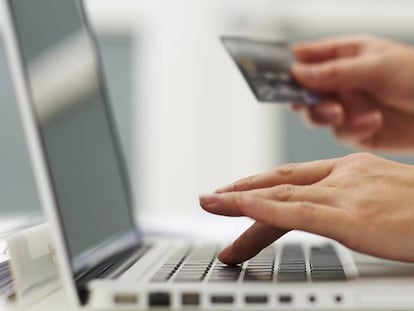 ¿Viajas al extranjero y quieres utilizar tu tarjeta? Claves sencillas para no equivocarte