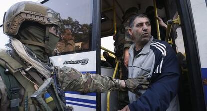 Intercambio de prisioneros ayer en Donetsk.