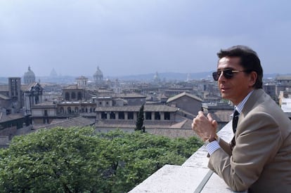 El diseñador Valentino Garavani fotografiado en Roma en 1991.