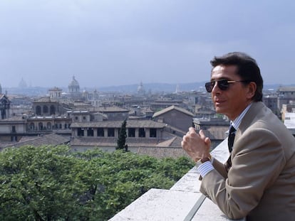 El diseñador Valentino Garavani fotografiado en Roma en 1991.