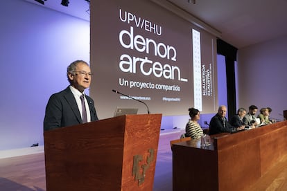 Joxerramon Bengoetxea, candidato a rector de la UPV, participa el 11 de noviembre en un acto de presentación de su programa electoral.