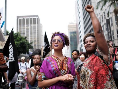 Mulheres participam de ato no dia da Consciência Negra, em São Paulo.